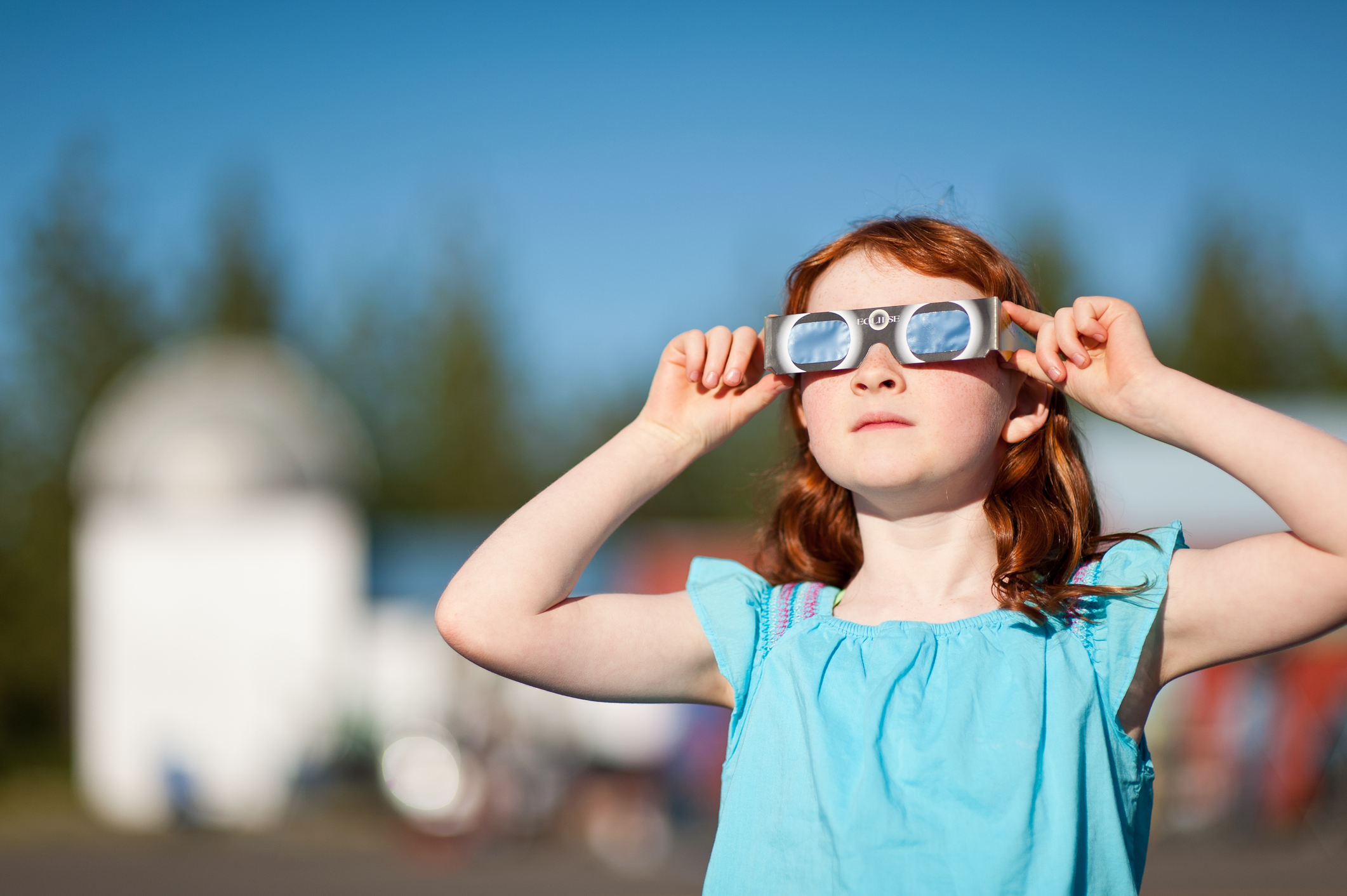 Éclipse solaire : que faire si mon enfant a regardé sans protection adaptée ?