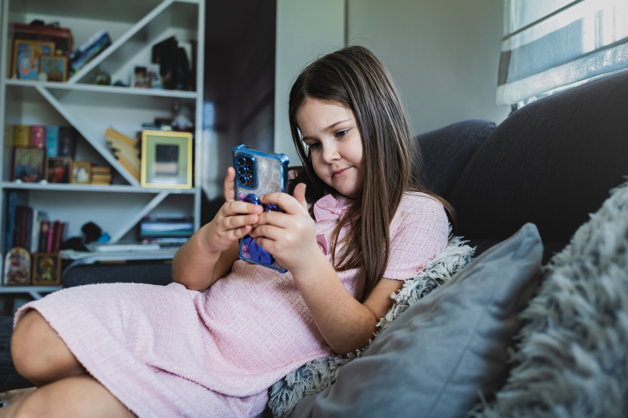 Réseaux sociaux : les enfants qui les utilisent avant 13 ans ont de moins bons résultats scolaires, selon une étude