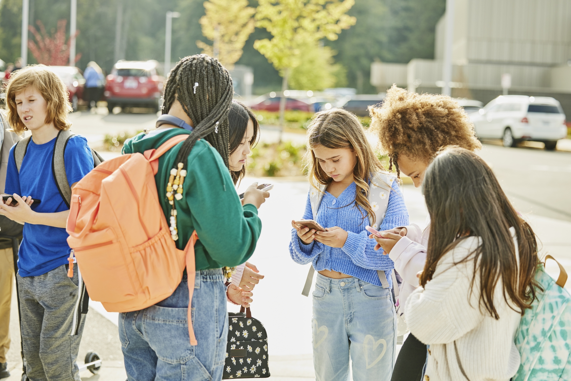 Interdiction des réseaux sociaux : quel impact pour nos ados et leur usage ?