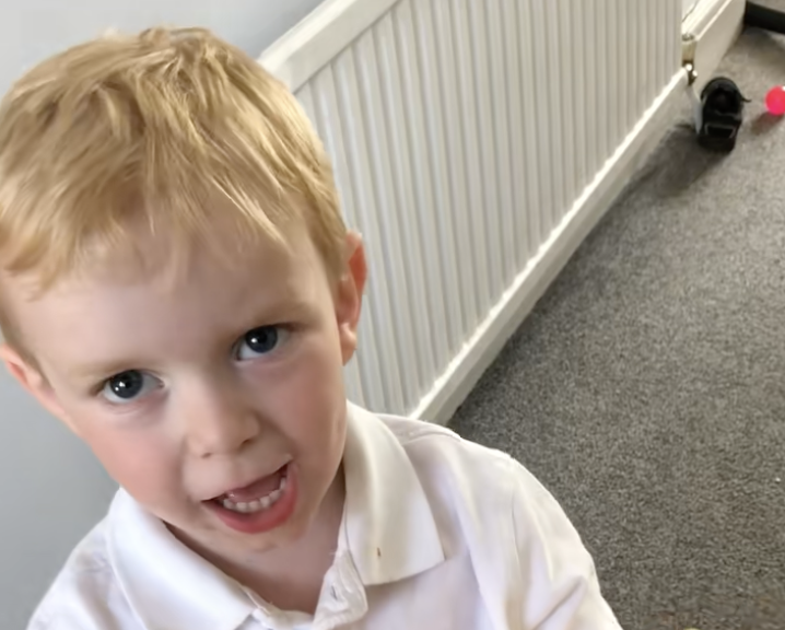 À 12 ans, cet enfant autiste rapporte une peinture de l’école et bouleverse sa mère