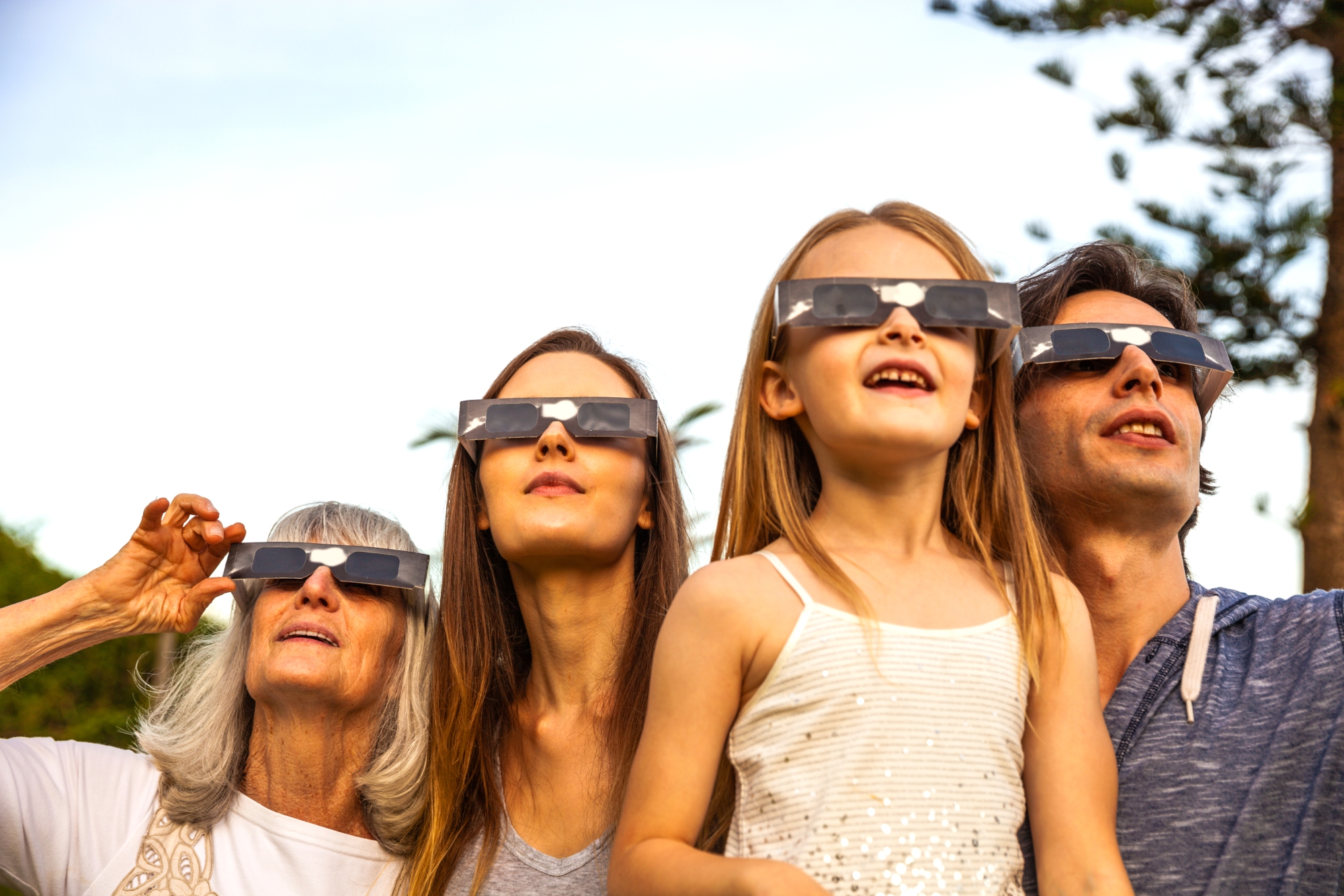 Éclipse solaire : pourquoi les tout-petits ne doivent pas la regarder ?