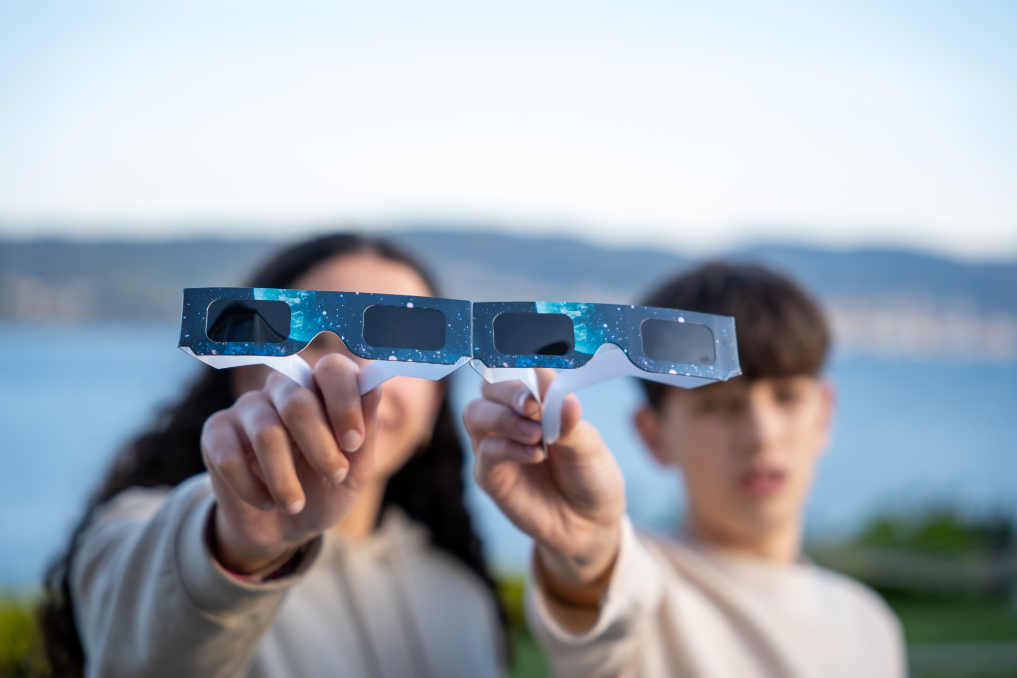 Éclipse solaire : comment l’observer sans lunettes spéciales ?