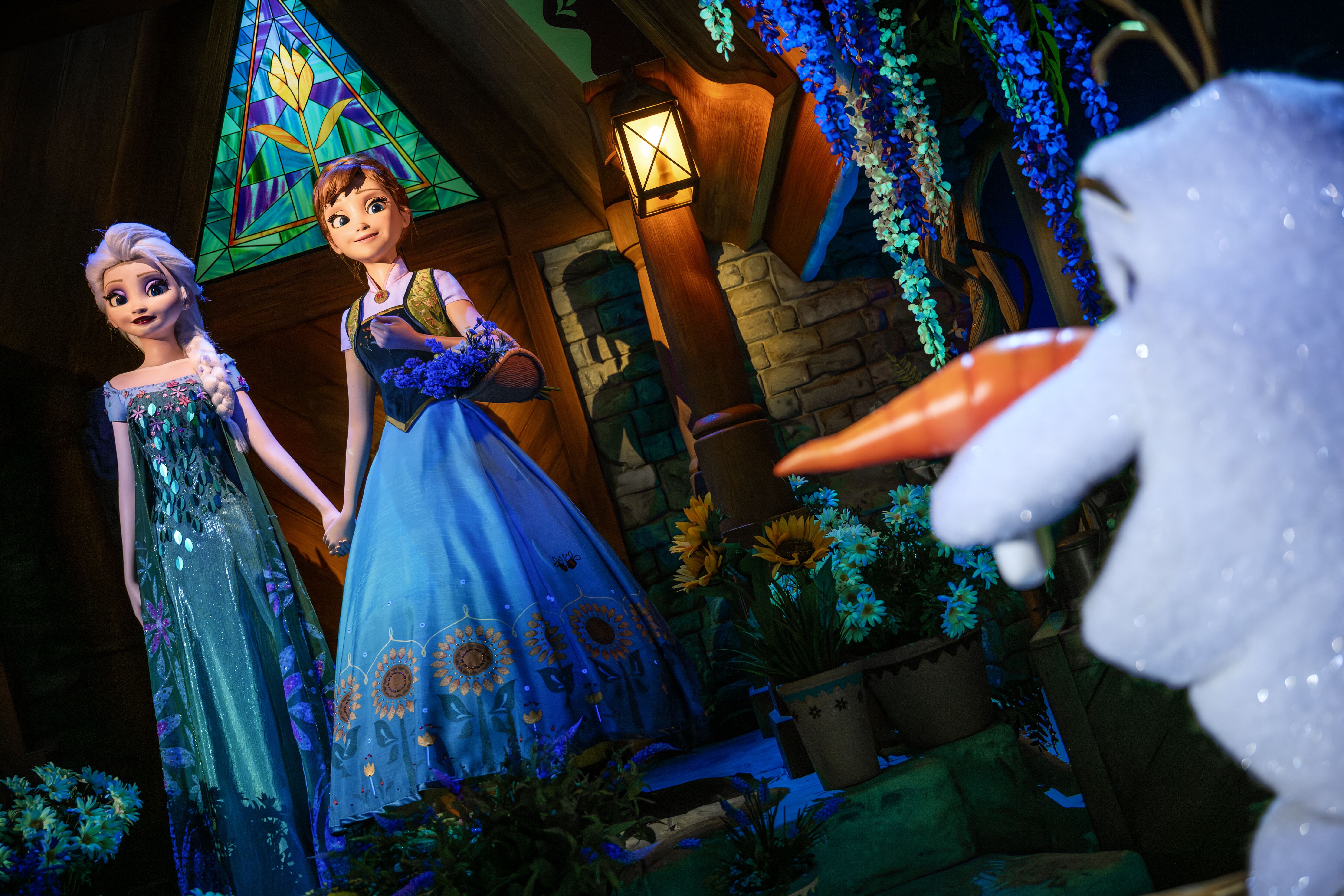 La Reine des Neiges 3 : les premières images affolent les fans, un mariage se prépare-t-il ?