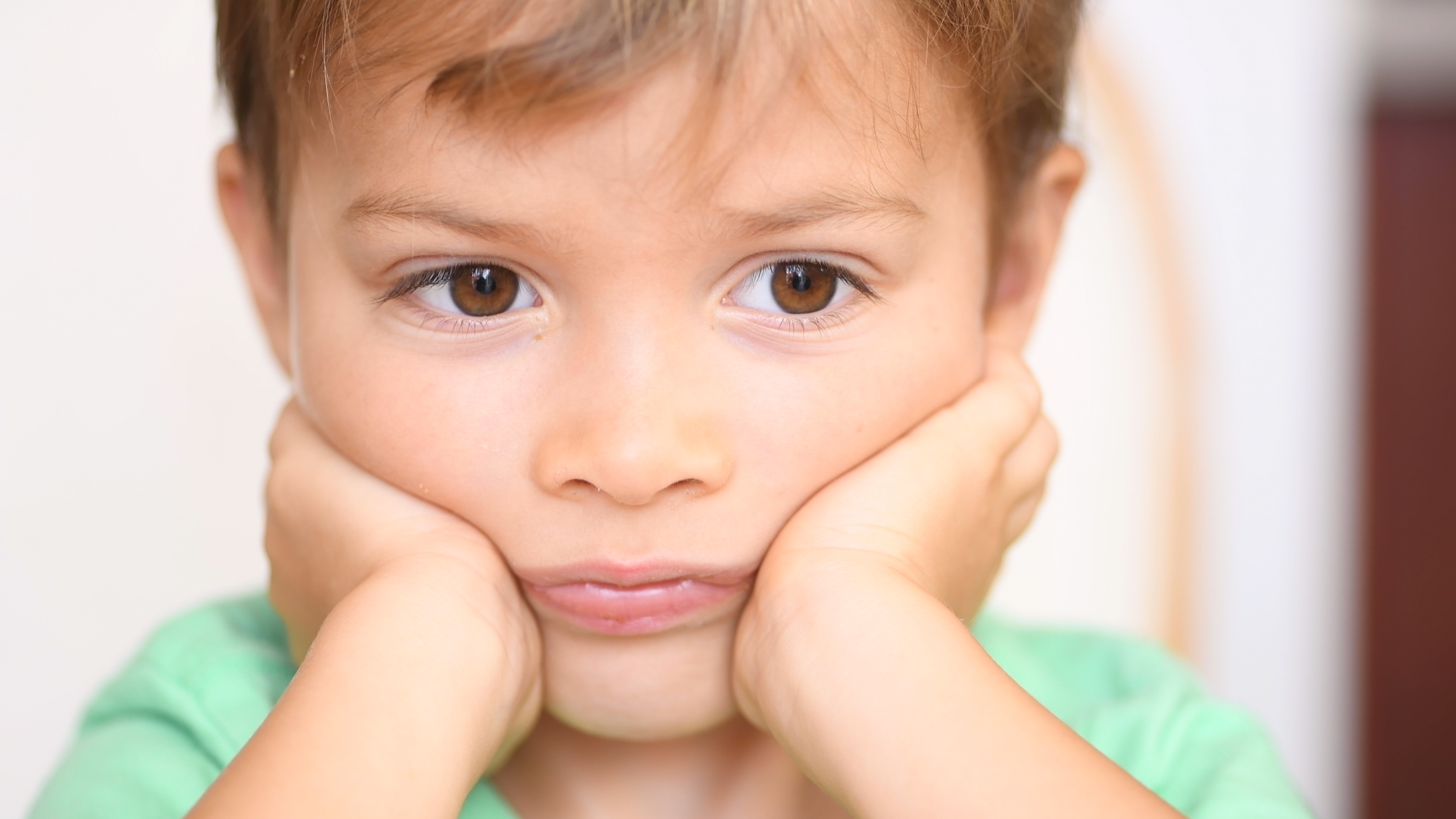 Le stress vécu pendant l’enfance laisse une trace durable dans le cerveau, selon une étude