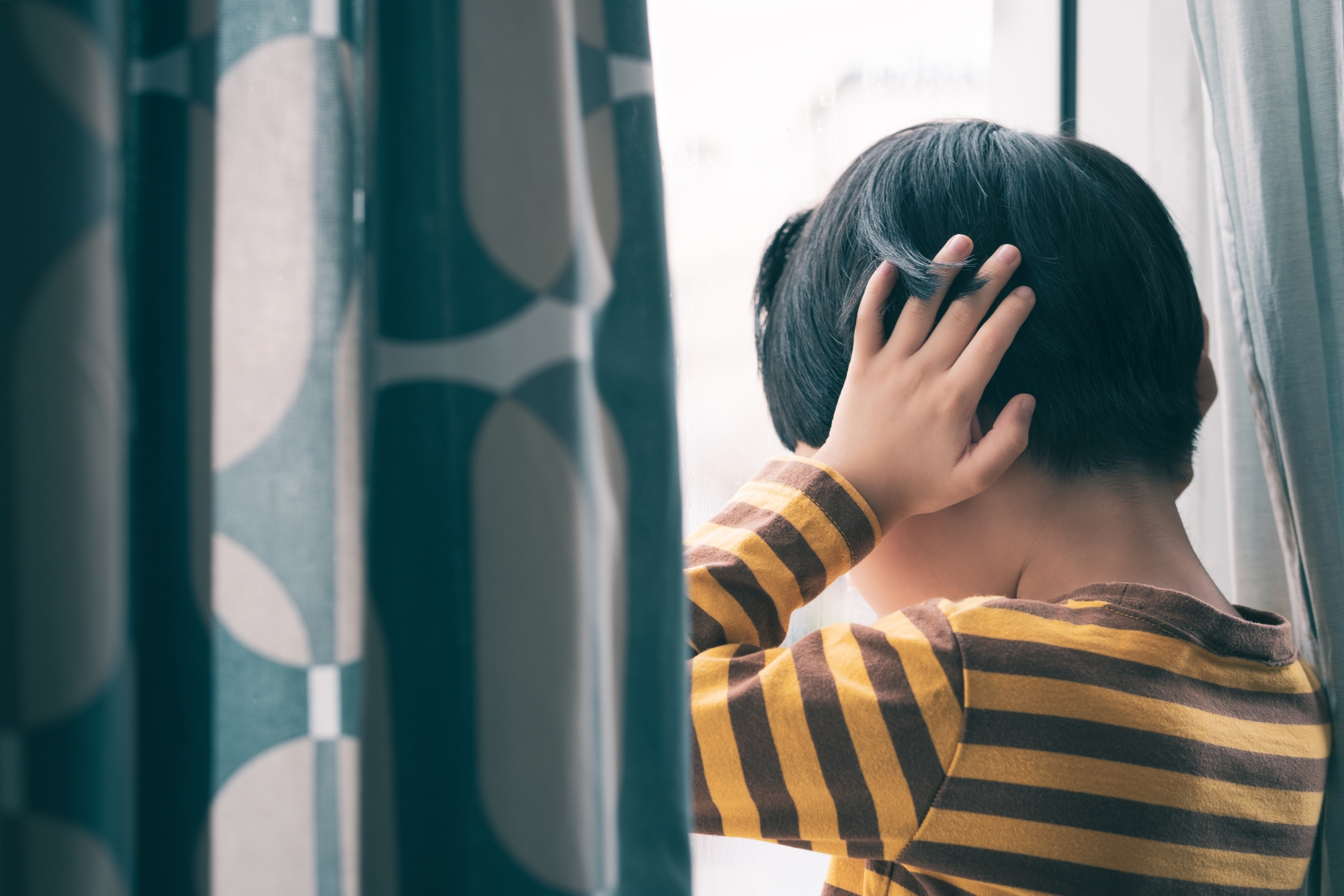 « Aidez-moi » : enfermé par sa mère et son beau-père, un enfant de 8 ans sauvé par ses voisins