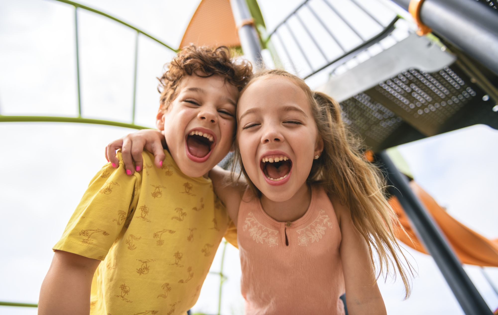 Pourquoi les parents découvrent souvent un autre visage de leur enfant pendant l'été
