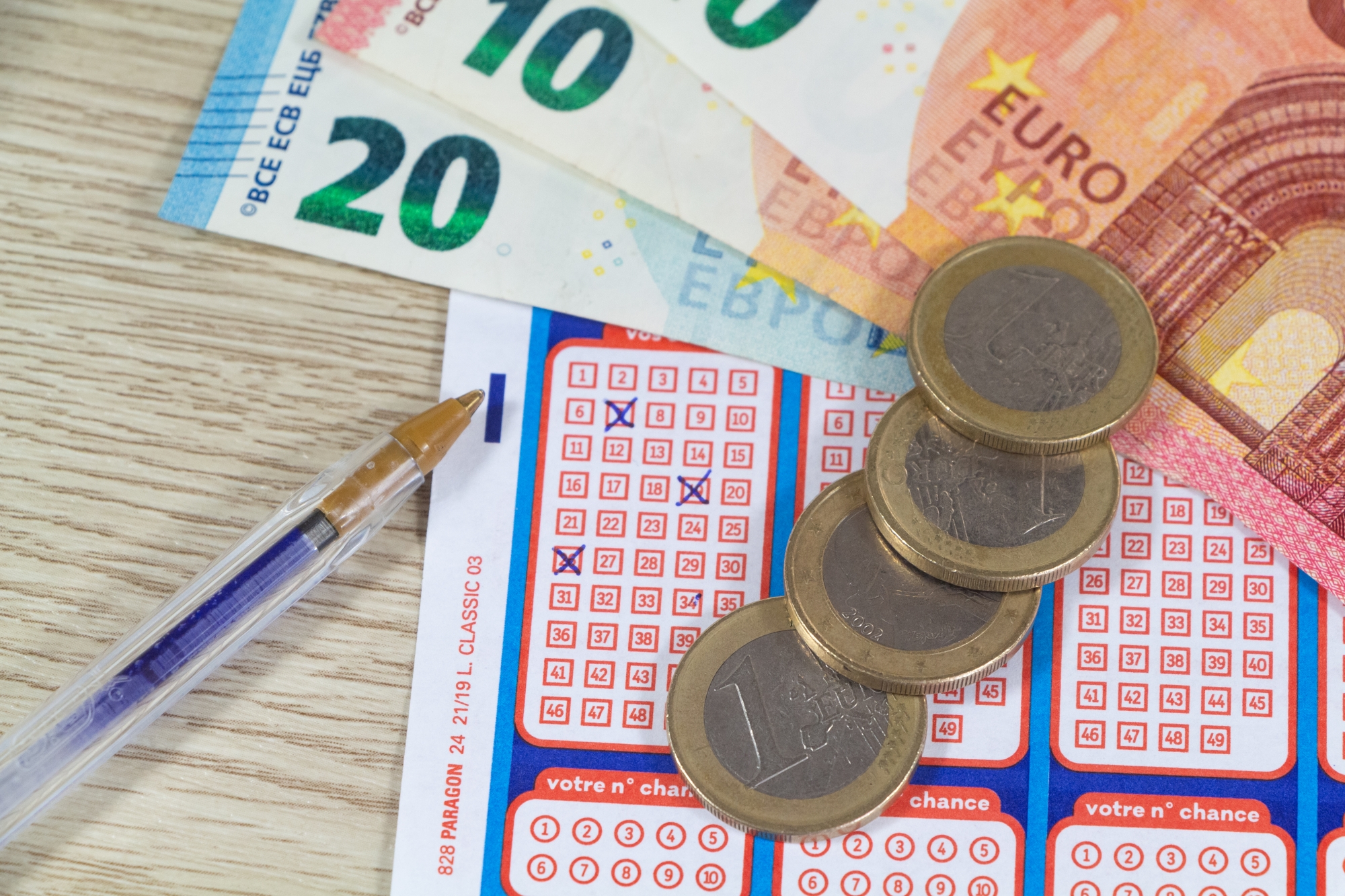 Nord : une grand-mère joue des numéros inspirés de ses petits-enfants et remporte le jackpot au loto