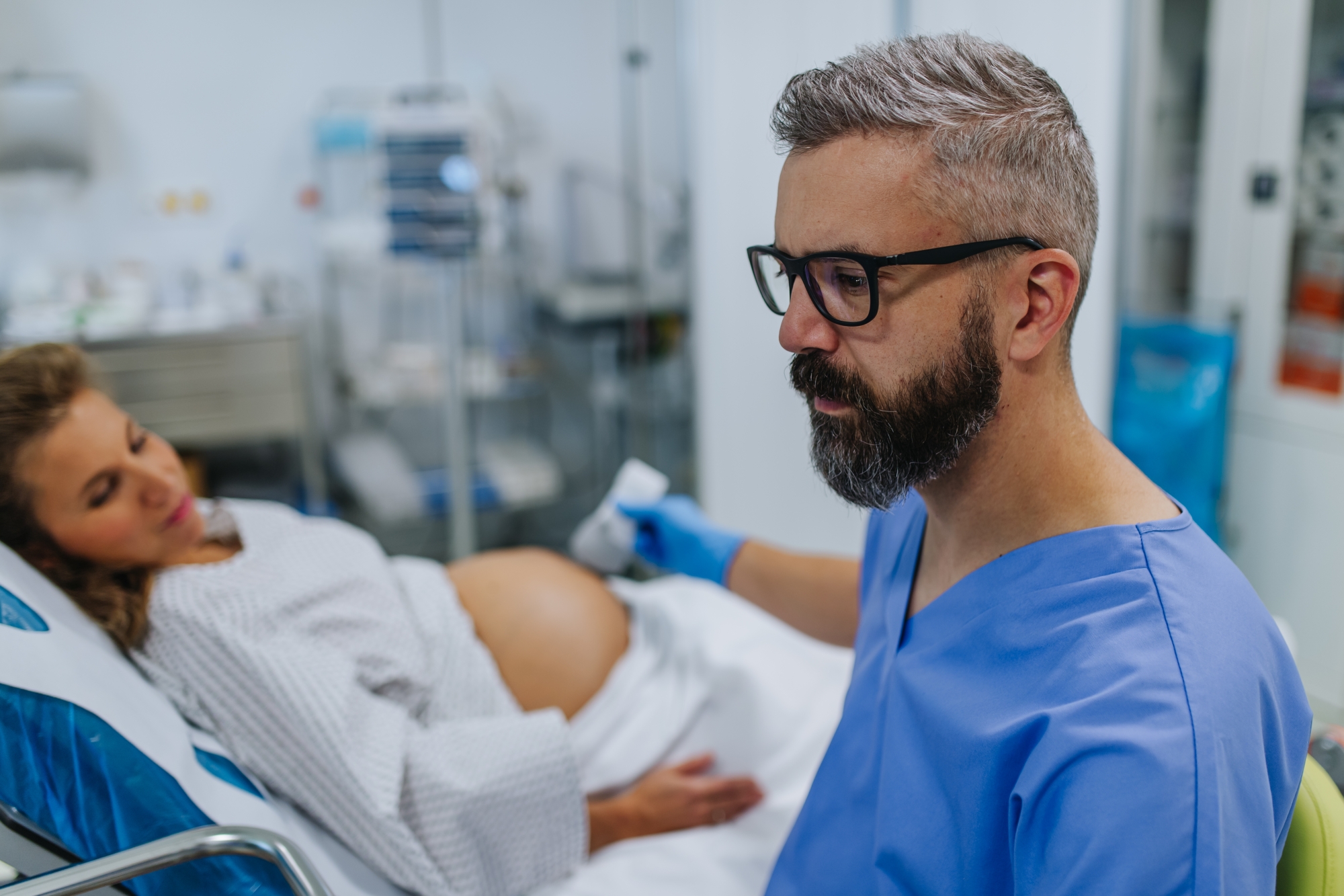 Enceinte et hospitalisée, elle accepte une étude pour passer le temps : ce choix va changer la vie de ses enfants