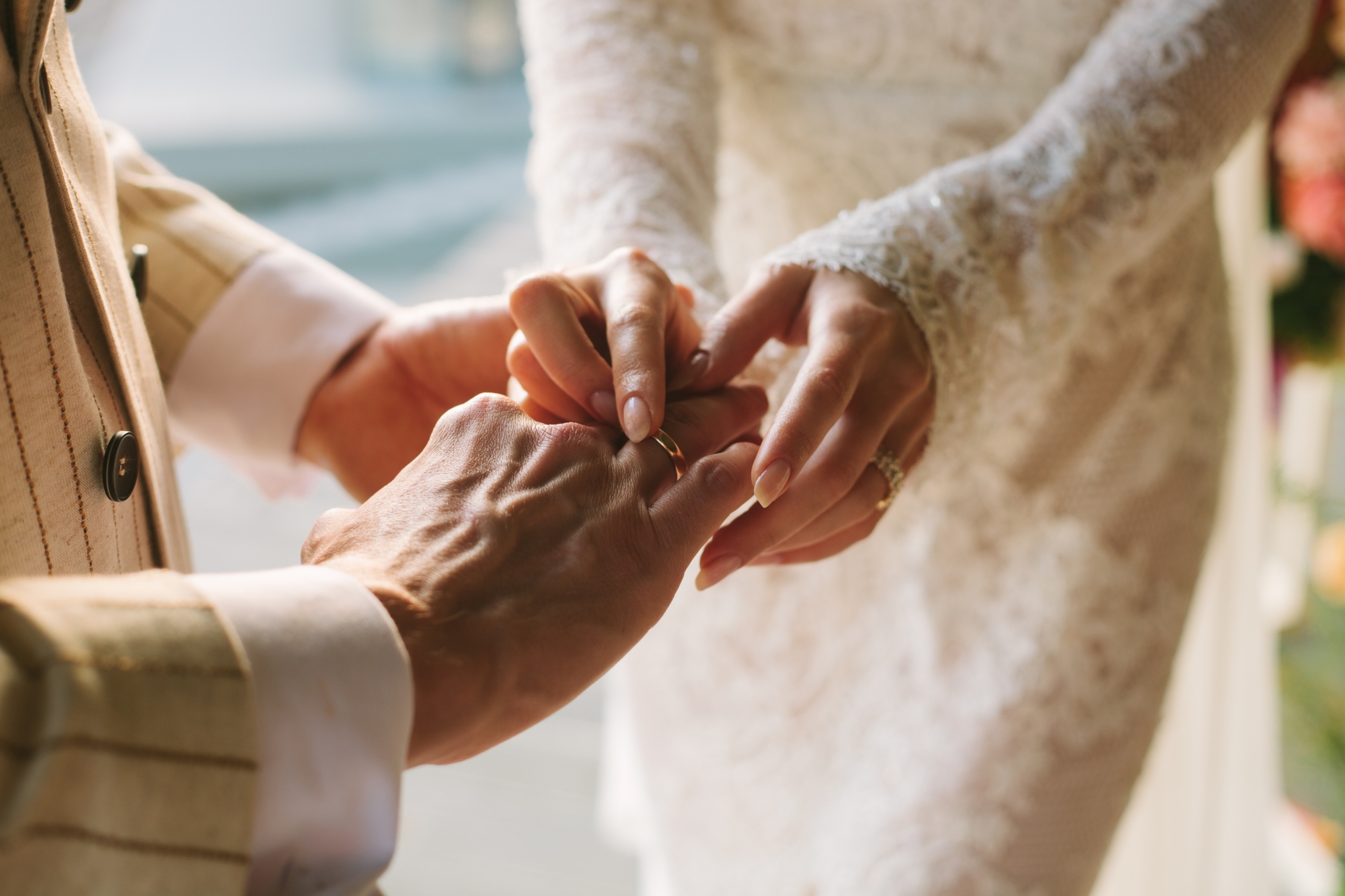Elle dépense 34 000 euros pour son mariage, mais finit la nuit seule et en larmes dans la suite nuptiale