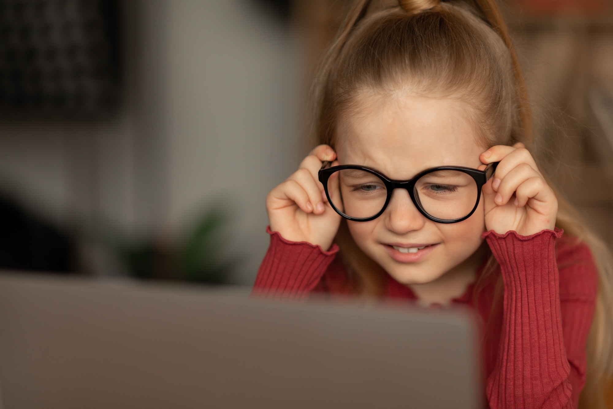 Meta Glasses : quels sont les dangers des lunettes IA pour nos enfants ?