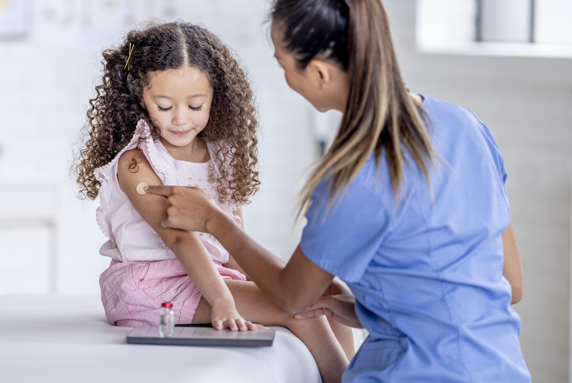 Grippe : le vaccin réduirait de 80 % le risque de décès chez les enfants, selon une étude