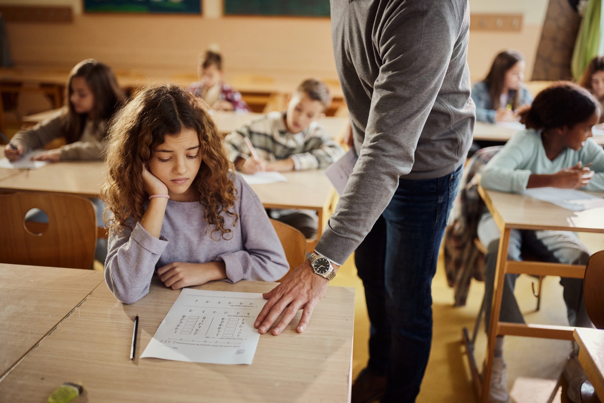 La pression du premier contrôle : ce que les parents transmettent sans le vouloir