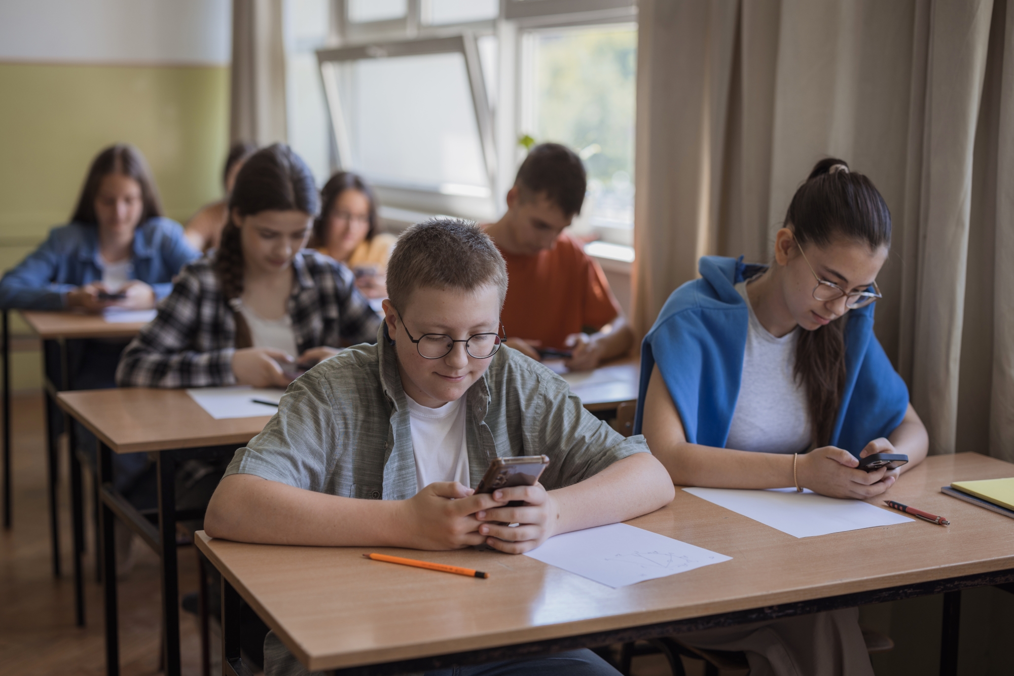 Voici ce que pensent vraiment les parents de l’interdiction du portable au collège