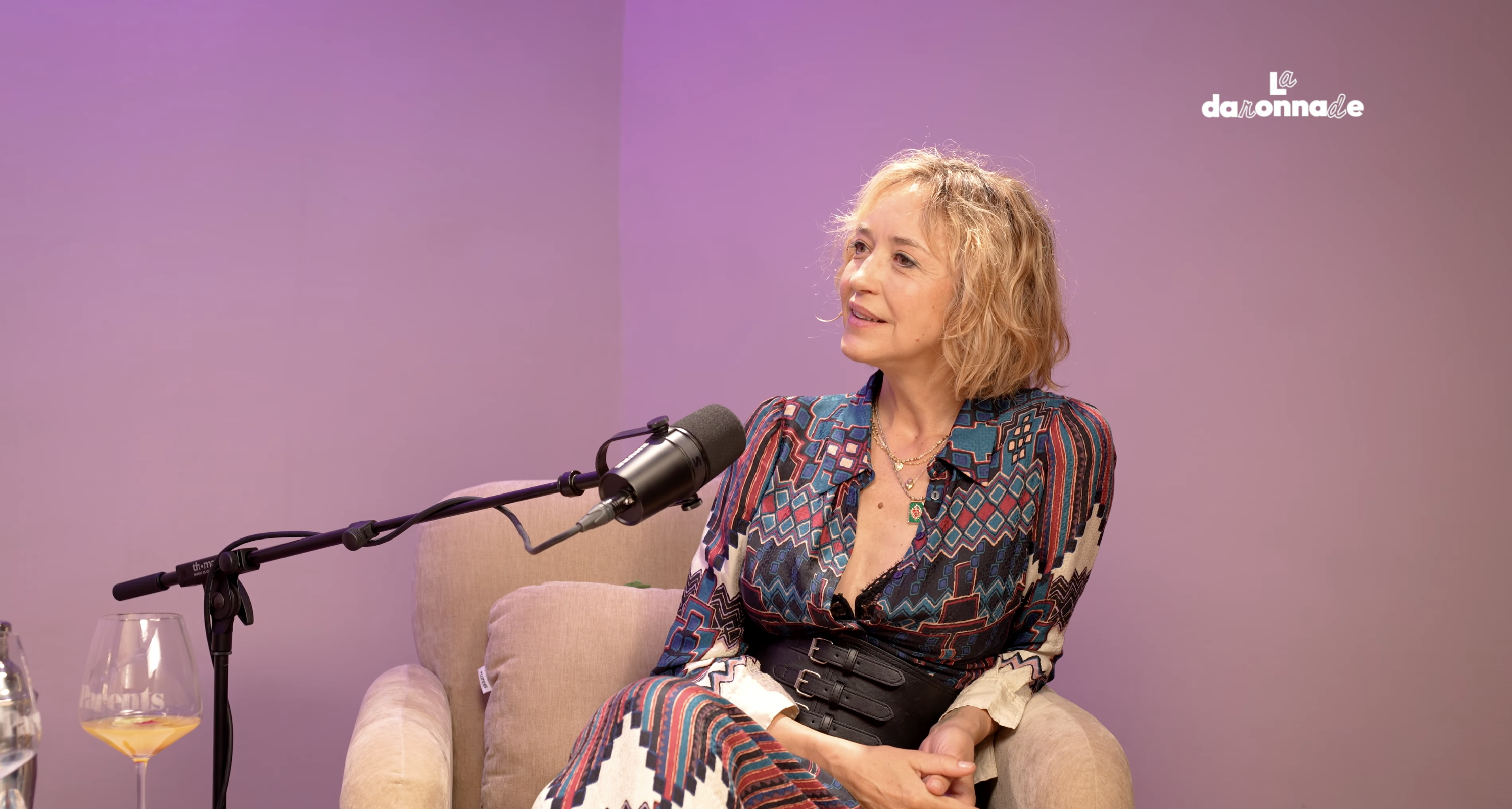 Hélène de Fougerolles nous raconte le long parcours de diasgnotic de l’autisme de sa fille Shana : “Ça a été très long et très chiant”