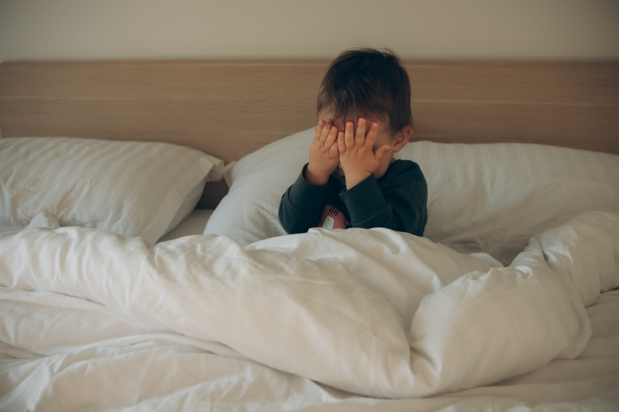 Ce que révèle un enfant qui recommence à faire pipi au lit depuis la rentrée