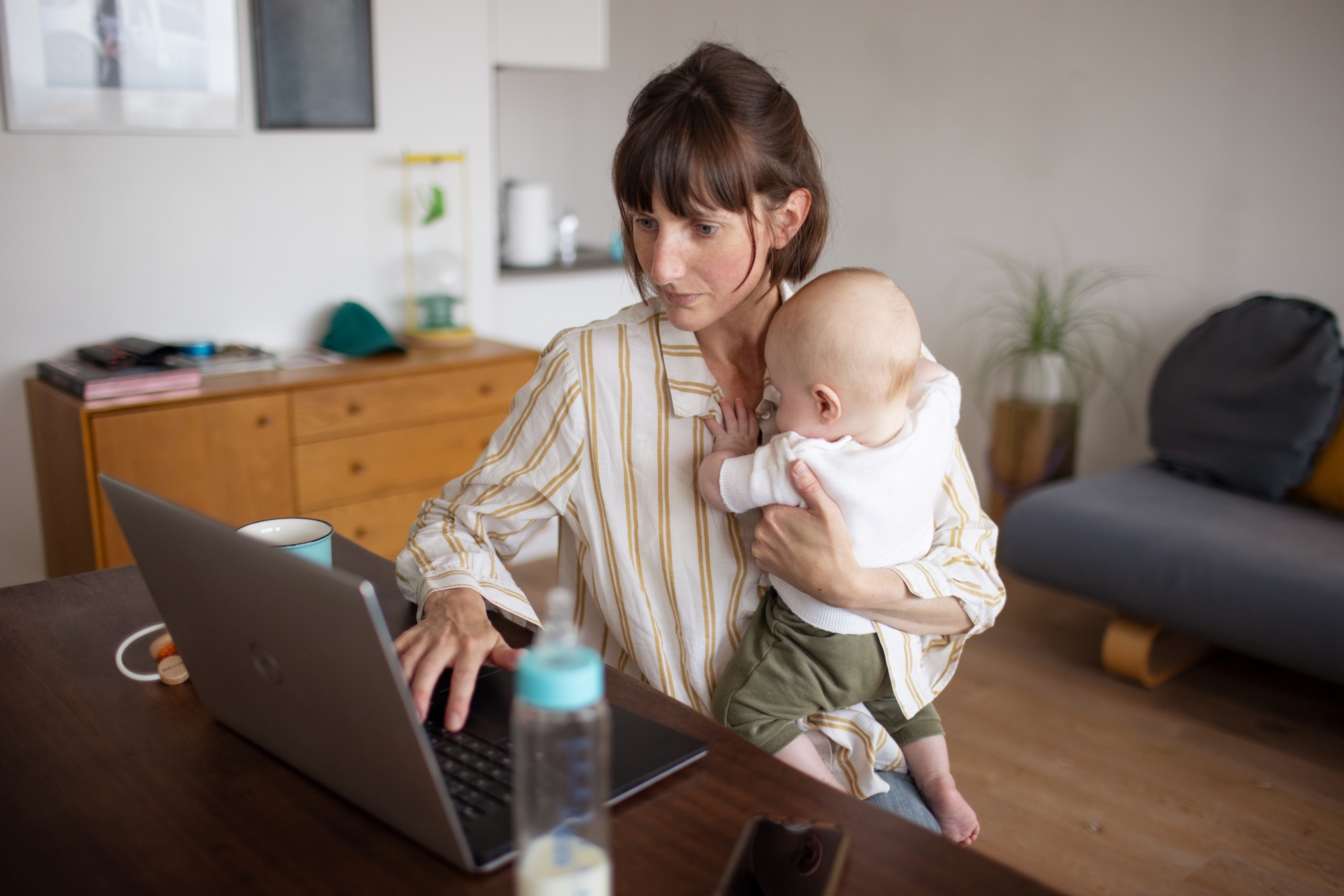 Congé de naissance : pourquoi certains parents attendent encore leurs indemnités