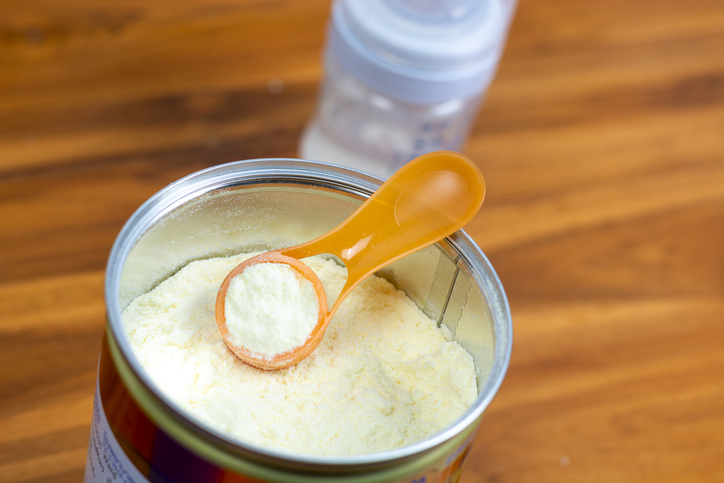 Bébé : que faire du lait en poudre non utilisé​ ?