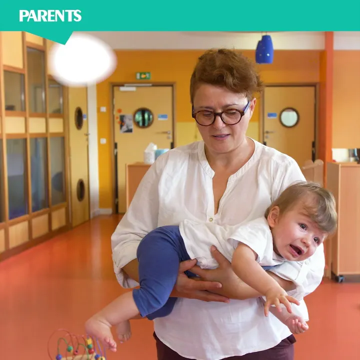 Porter Bebe De 7 Facons Differentes En Video Parents Fr