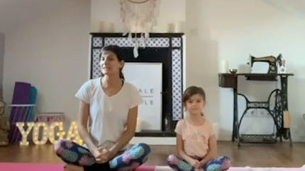 Ma routine Yoga « parent-enfant » : 3 exercices pour apaiser la colère 