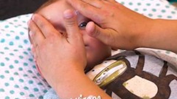 Comment bien prendre soin de la peau de bébé (vidéo)